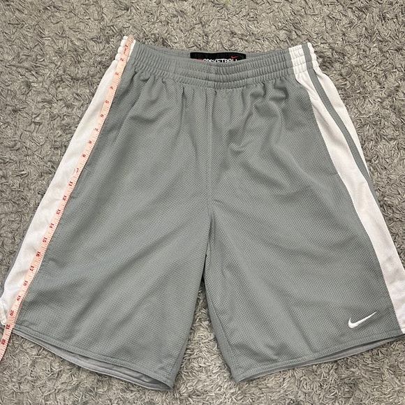 Men's Nike Basketball Short Size M - Picture 1 of 4